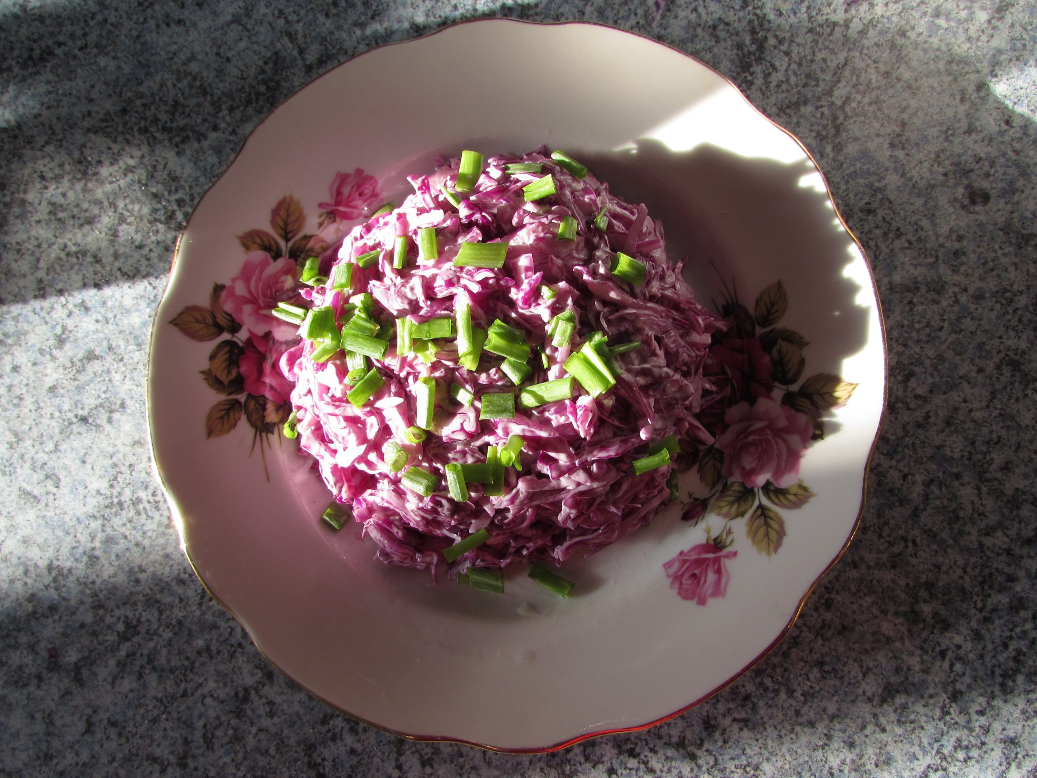 Крабовый салат с красной капустой